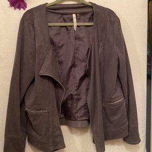 Beautiful trendy jacket suede like feel.